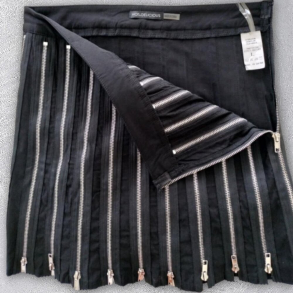 Hot & Delicious Black Zipper Mini Skirt - Size Large